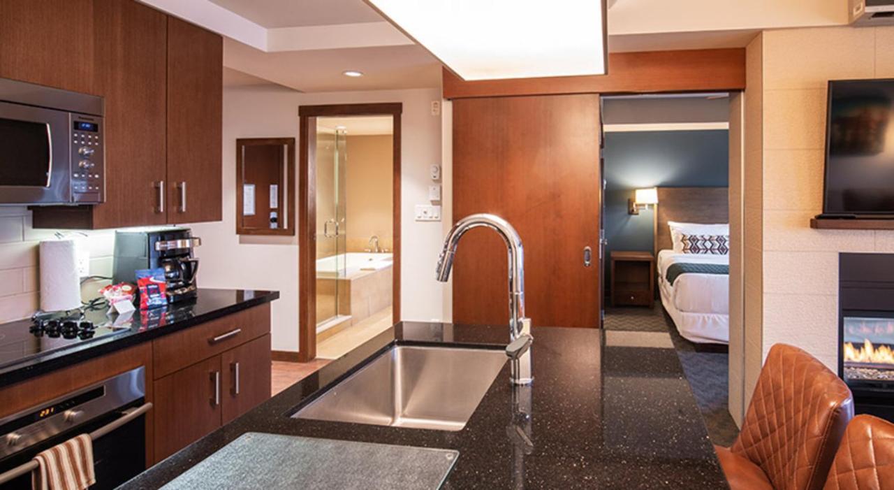 Evolution Whistler Aparthotel Exterior photo