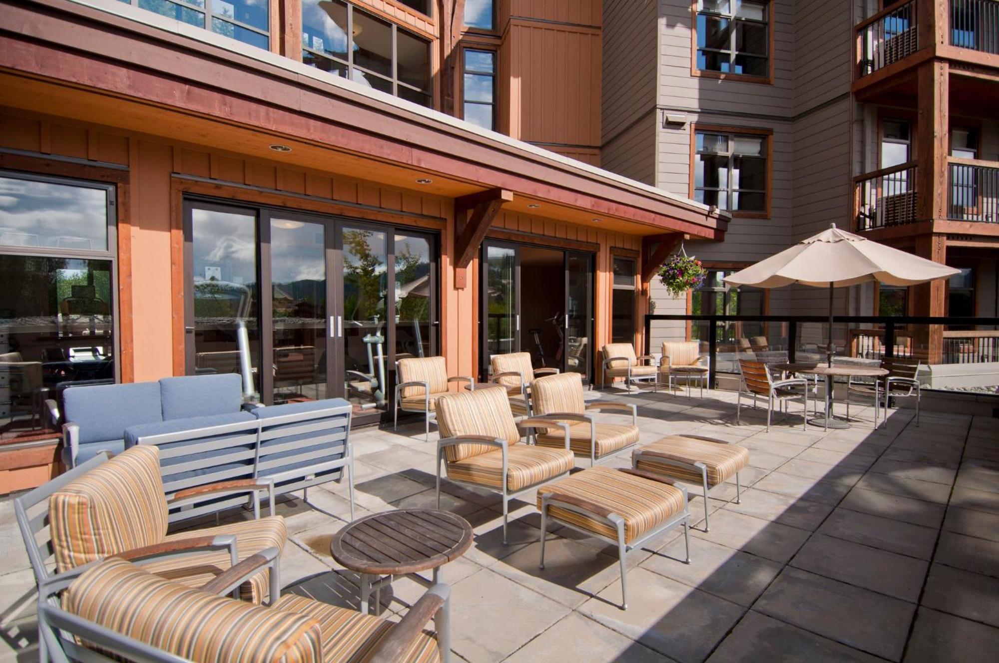 Evolution Whistler Aparthotel Exterior photo