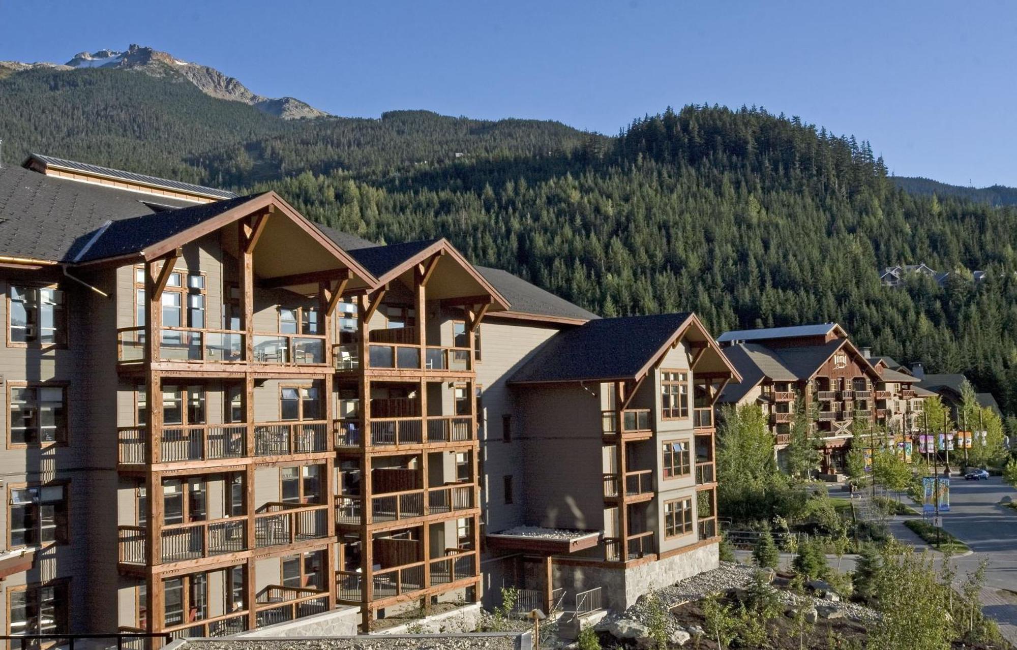 Evolution Whistler Aparthotel Exterior photo