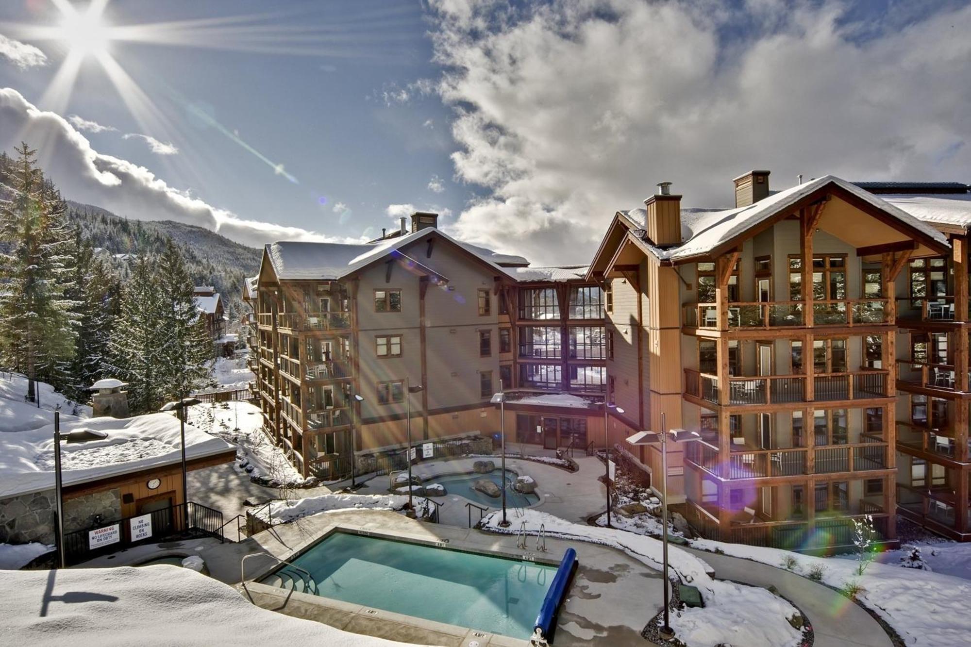 Evolution Whistler Aparthotel Exterior photo