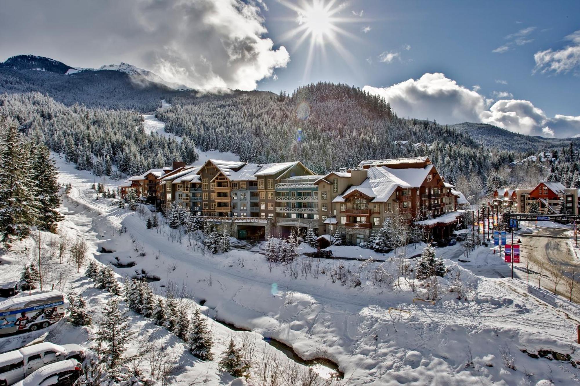 Evolution Whistler Aparthotel Exterior photo